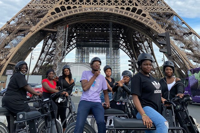 Paris Sightseeing Family Friendly Guided Electric Bike Tour - Pont des Arts and the Seine islands