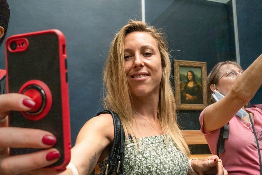 Paris: Skip-the-Line Louvre Highlights Guided Tour - Entering the Louvre with a pre-reserved ticket