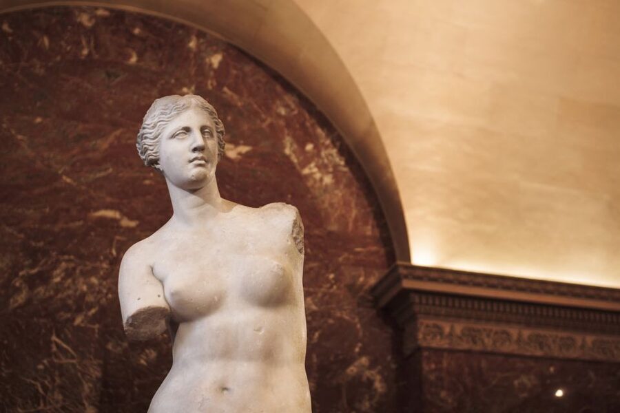 Paris: Skip-the-Line Louvre Highlights Tour with Mona Lisa - Winged Victory of Samothrace sets the tone
