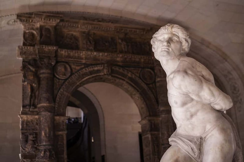 Paris: Skip-the-Line Louvre Highlights Tour with Mona Lisa - The Mona Lisa, with fewer illusions about the crowd