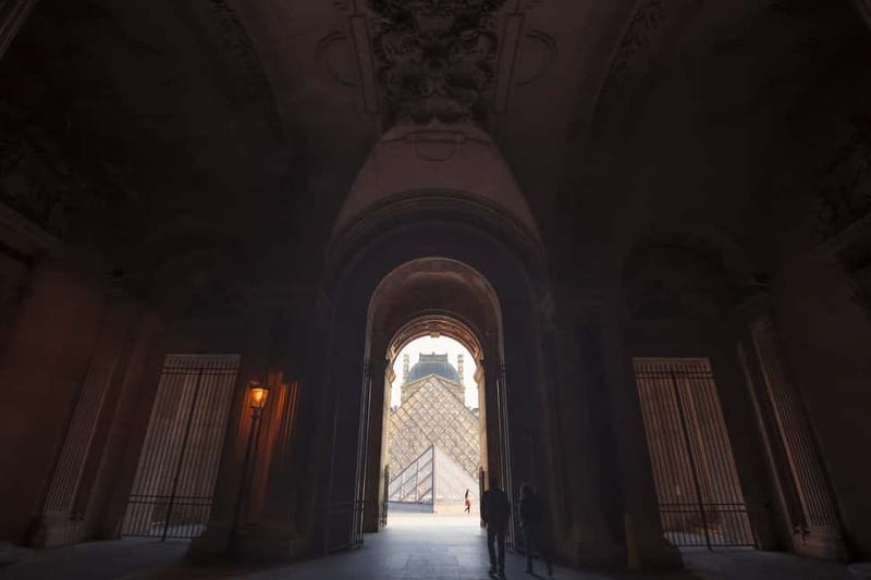 Paris: Skip-the-Line Louvre Highlights Tour with Mona Lisa - More than masterpieces, the Louvre itself