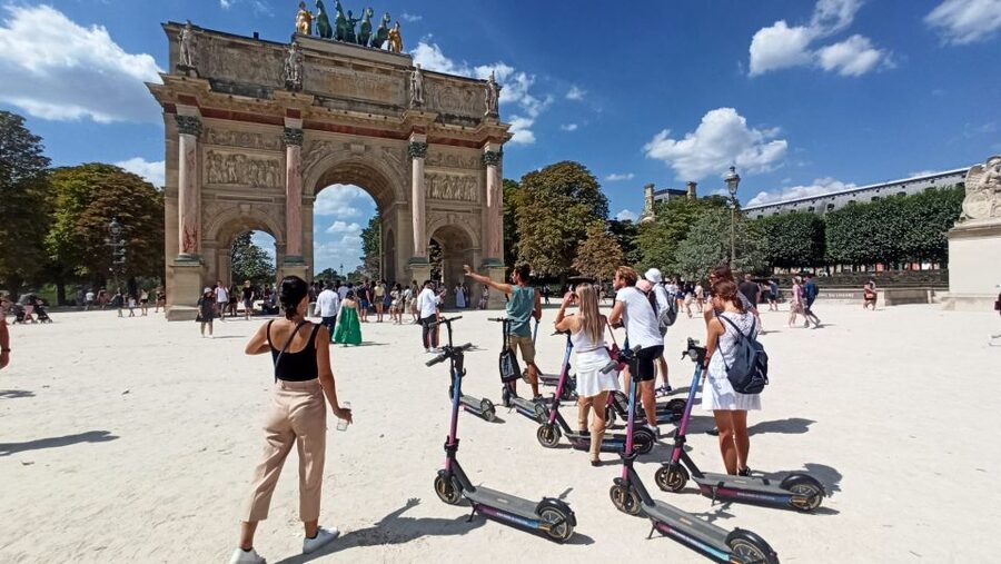Paris: Small-Group E-Scooter Tour with a Local Guide - Key points at a glance