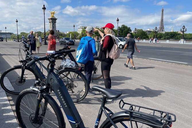 Paris: Small Group Highlights E-Bike Guided Tour - Key things to know before you book