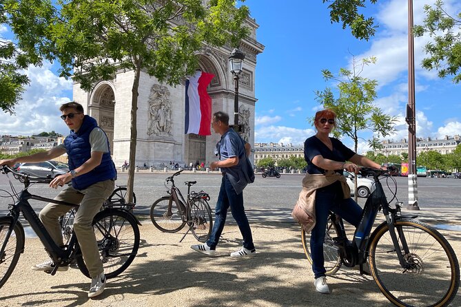 Paris: Small Group Highlights E-Bike Guided Tour - What this Paris e-bike tour is really good at