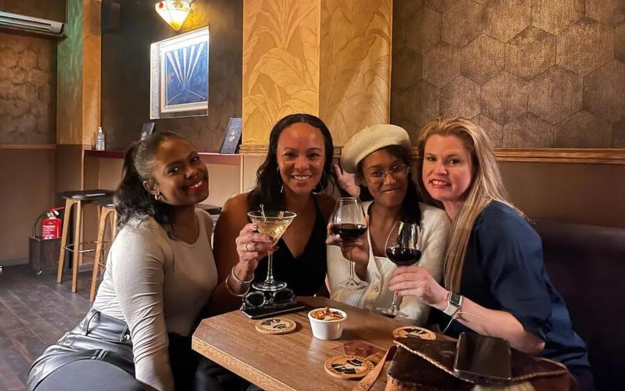 Paris: Speakeasy and Hidden Bars Tour - What the guides add to the evening