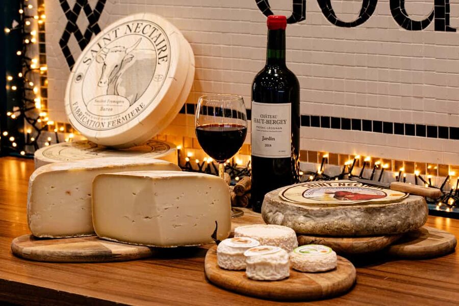 Paris: Tasting of 3 Wine and 3 Cheese - Three glasses and three French cheeses