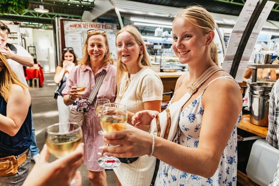 Paris: Walking Food Tour with Cheese, Wine and Delicacies - Why Le Marais works so well for a food tour