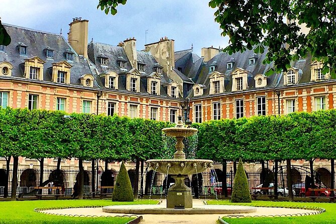 Paris Walking Tour , Historical Sites . - Saint-Germain-des-Prés, from literary cafés to food shops