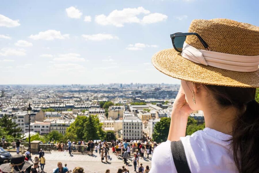 Paris: Walking Tour of Montmartre - Place du Tertre, where art meets crowds