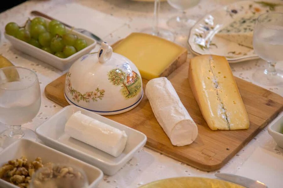 Paris: Wine and Cheese Tasting with a Chef Sommelier - What makes this Paris food experience different