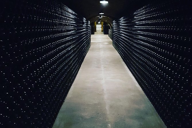 Paris Wine Day Tours exclusive Champagne tour incl. 3 visits - A three-course lunch in a traditional Art-Deco restaurant