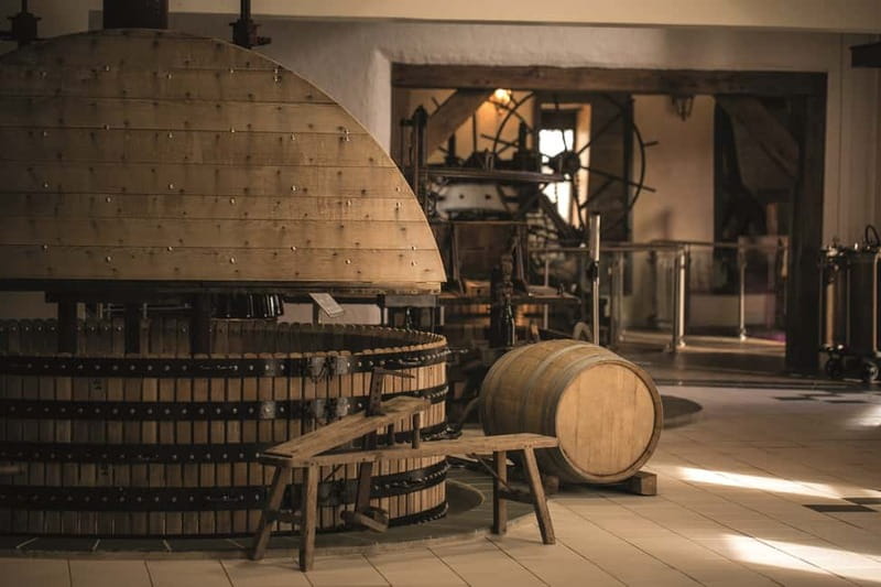 Passy-Grigny: Chocolate and Champagne Tasting Tour - A small Champagne house with a local story