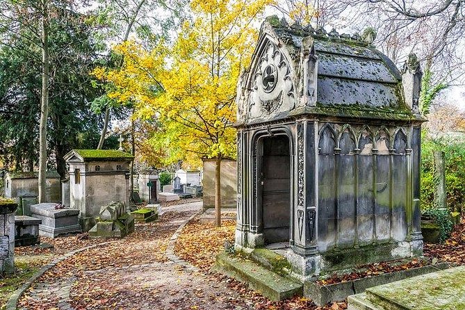 Pere Lachaise Cemetery Paris - Exclusive Guided Walking Tour - The route: famous graves and lesser-known lives