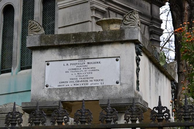 Pere Lachaise Cemetery Walking Tour in Paris - A Downhill Route, With Some Physical Demands