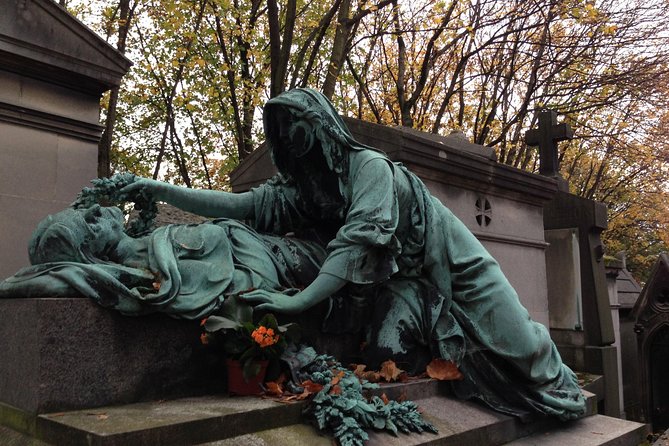 Père Lachaise Cemetery Walking Tour - Semi-Private 12ppl Max - Meeting your guide at the Roquette entrance