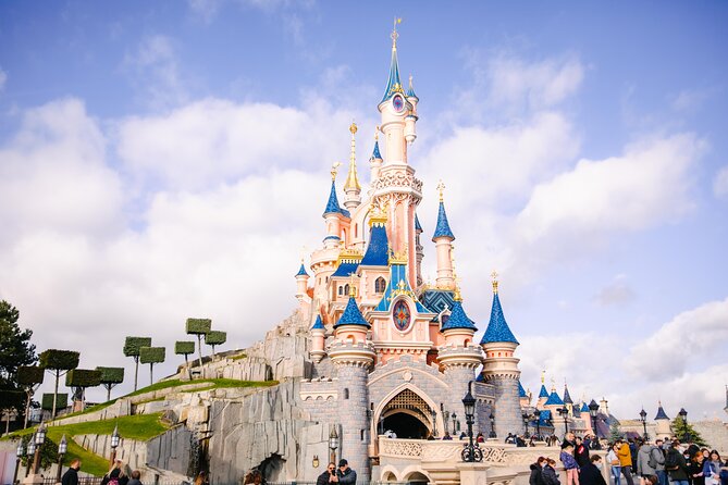 Personalized Transport service from Disneyland to Paris - Meeting your chauffeur at Disneyland and hotels