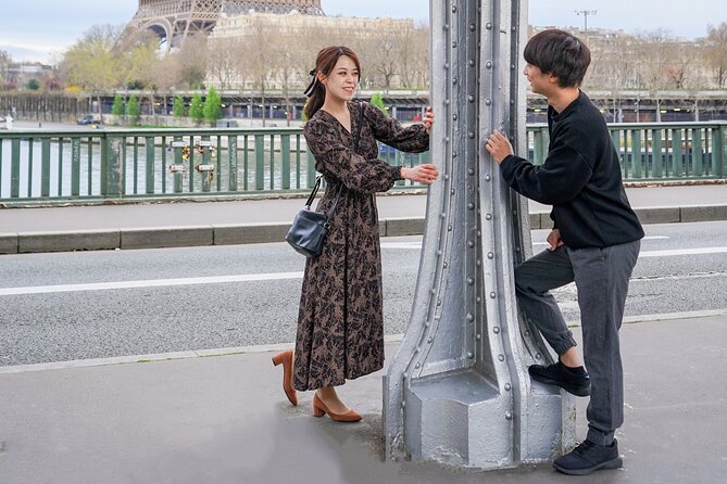 Photo Session in Paris - Photographer at the Eiffel Tower - Phineas’s approach to posing and direction