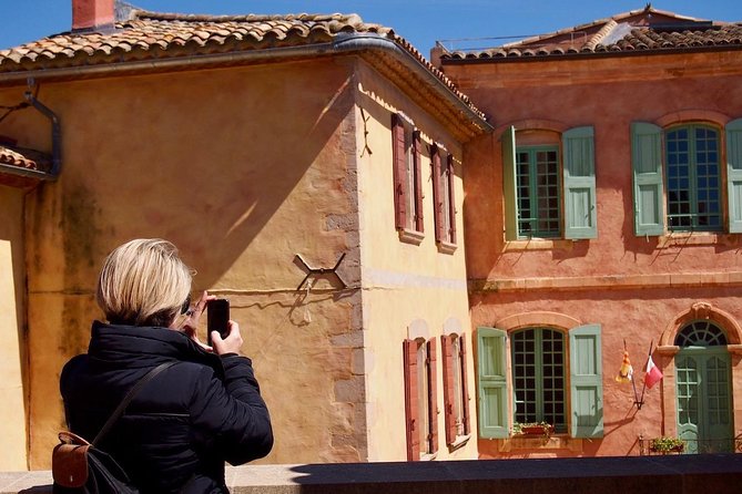 Picturesque Luberon - From AIX-EN-PROVENCE - Lourmarin for a gentler final village