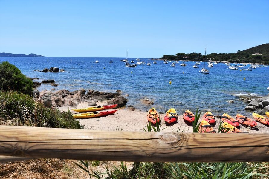 Porticcio: Guiding Kayaking Tour - Following Sette e Nave’s rocky coast