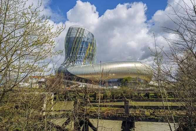 Prestige Commented Cruise glass of wine and Canelé in Bordeaux - Key points to know before booking