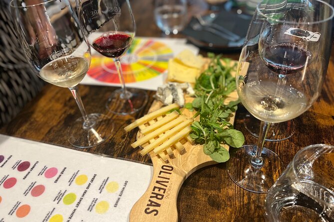 Private - Best of Bordeaux Walking Tour + Glass of Bordeaux Wine - Porte Cailhau and the medieval city