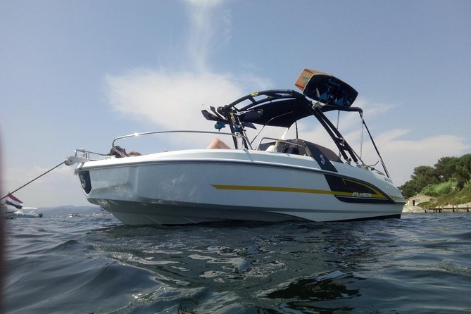 Private Boat Charter in the Bay of St Tropez - Baie des Canebiers, the main water-sports stop