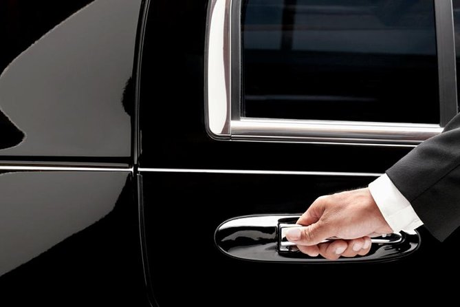 Private Departure Transfer: Hotel to Nice Airport - The hotel pickup and confirmation step