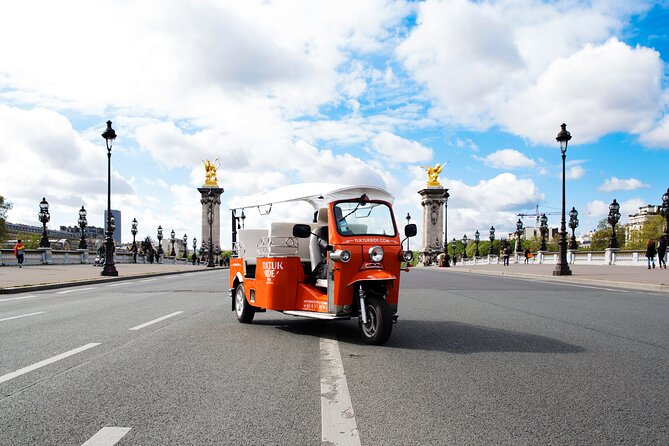 Private Electric TukTuk tour in Paris ( 2 hours ) - Concorde, the Champs-Élysées, and Parisian ceremony