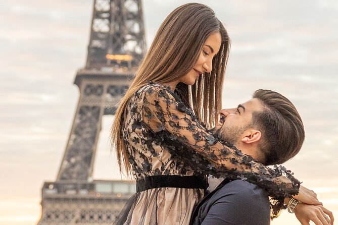 Private Guided Professional Photoshoot by the Eiffel Tower - Picking the best Eiffel Tower timing