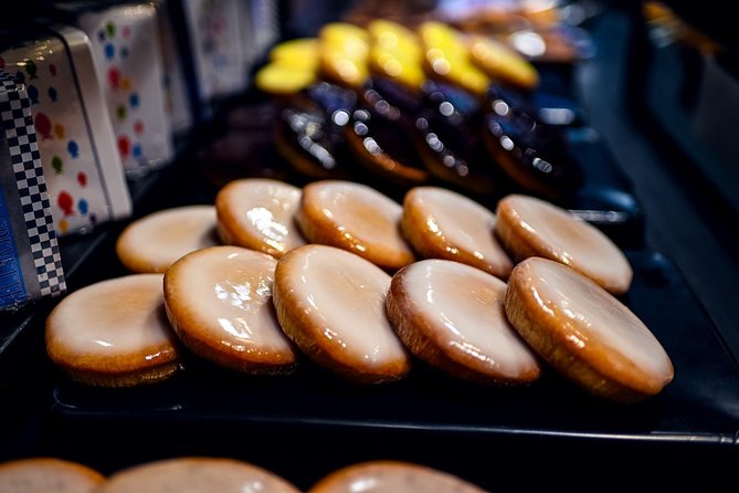 Private Montmartre Food Tour with Wine, Cheese & Pastries - The fabric district in northern Paris