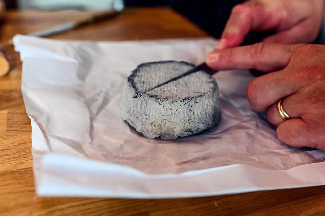 Private Montmartre Food Tour with Wine, Cheese & Pastries - Price, group size, and who gets good value