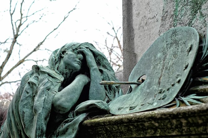 Private Père Lachaise Cemetery Walking Tour - From Héloïse and Abélard to the Cemetery’s Romantic Side