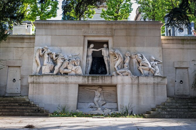 Private Père Lachaise Cemetery Walking Tour - Meeting at 28 Boulevard de Ménilmontant
