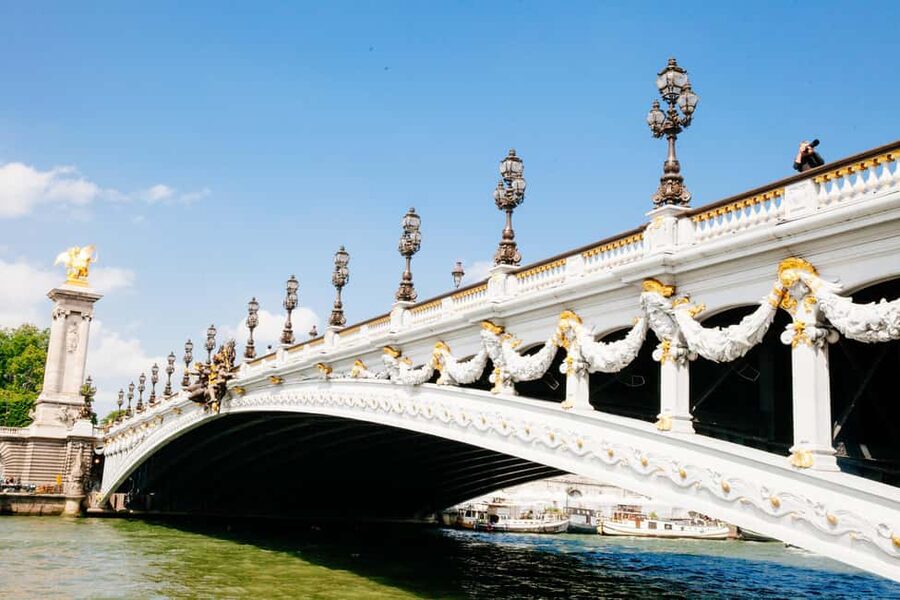 Private Secrets of Paris Bike Tour - Starting near the Eiffel Tower and Seine