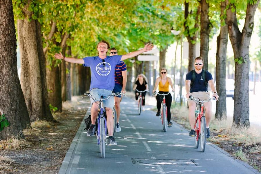 Private Secrets of Paris Bike Tour - A guide who makes the stories work