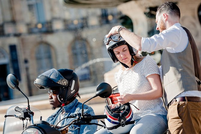 Private Tour of Bordeaux in a Sidecar 1h30 - Place de la Bourse and the Water Mirror