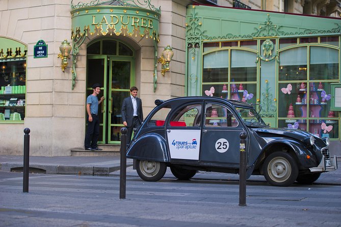 Private tour Paris 3 hours in vintage Citroën 2CV - From the Petit Palais to the Eiffel Tower