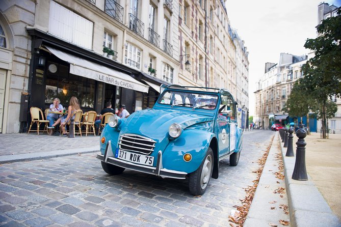 Private tour Paris 3 hours in vintage Citroën 2CV - The drivers make the difference