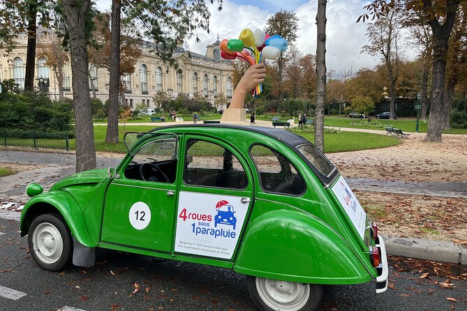 Private tour Paris 3 hours in vintage Citroën 2CV - Montmartre, Moulin Rouge, and Sacré-Cœur