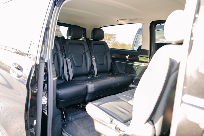 Private Transfers in Paris - From Paris airport to Marne-la-Vallée without a train change