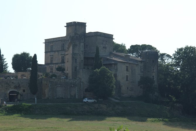 Provence Wineries and Luberon Villages Day Trip from Aix-en-Provence - Bonnieux is brief but worth the camera stop