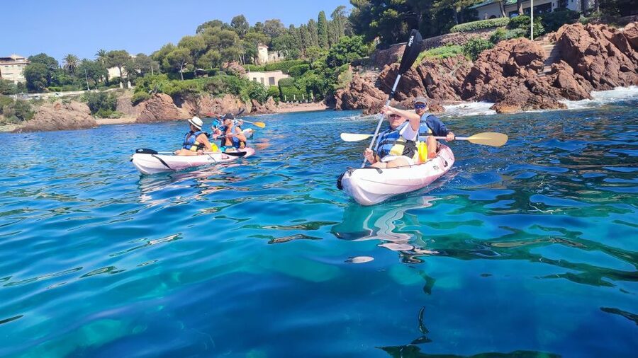 Rando Kayak Agay Guided Visit - A possible swimming break and souvenir photos
