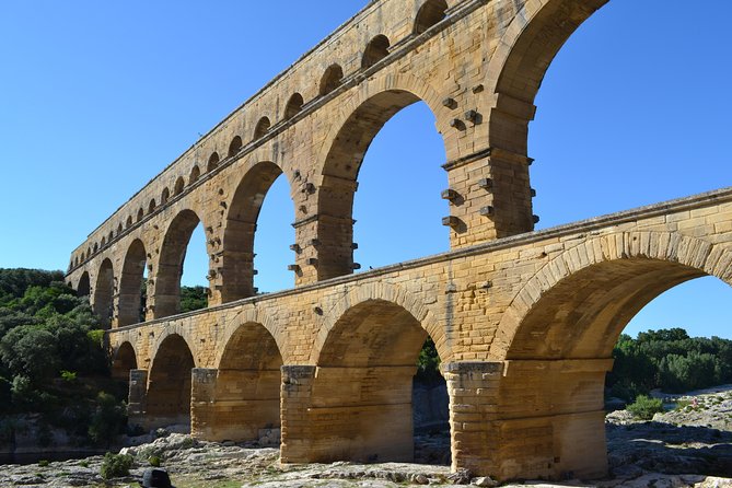 Roman Sites and Historical Places Day Trip from Avignon - Pont du Gard: the clearest Roman engineering lesson
