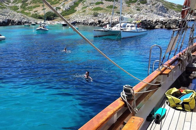 Sailing day in the heart of the Calanques - Leaving Marseille from the Old Port