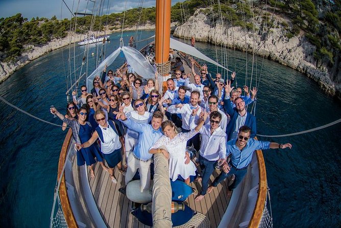 Sailing day in the heart of the Calanques - Ile de Frioul on the way back