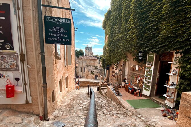 Saint-Emilion Afternoon Wine Tour - 2 Wineries & delicacies - Who should book this Saint-Émilion tour?