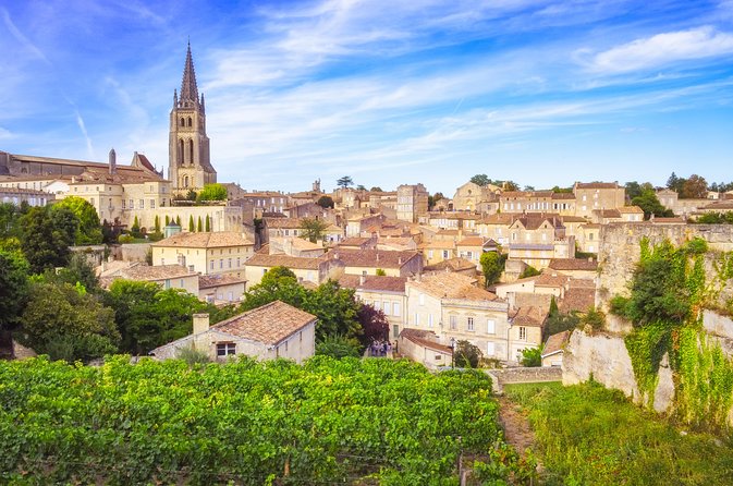 Saint Emilion Day Trip with Sightseeing Tour & Wine Tastings from Bordeaux - The guides shape the day