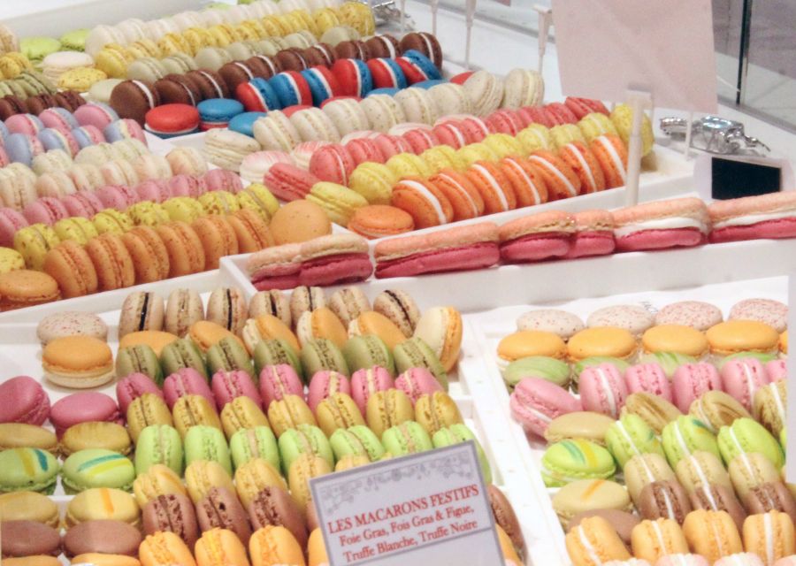 Saint-Germain-des-Prés: Pastry and Chocolate Walking Tour - Chocolatiers and the art behind the displays