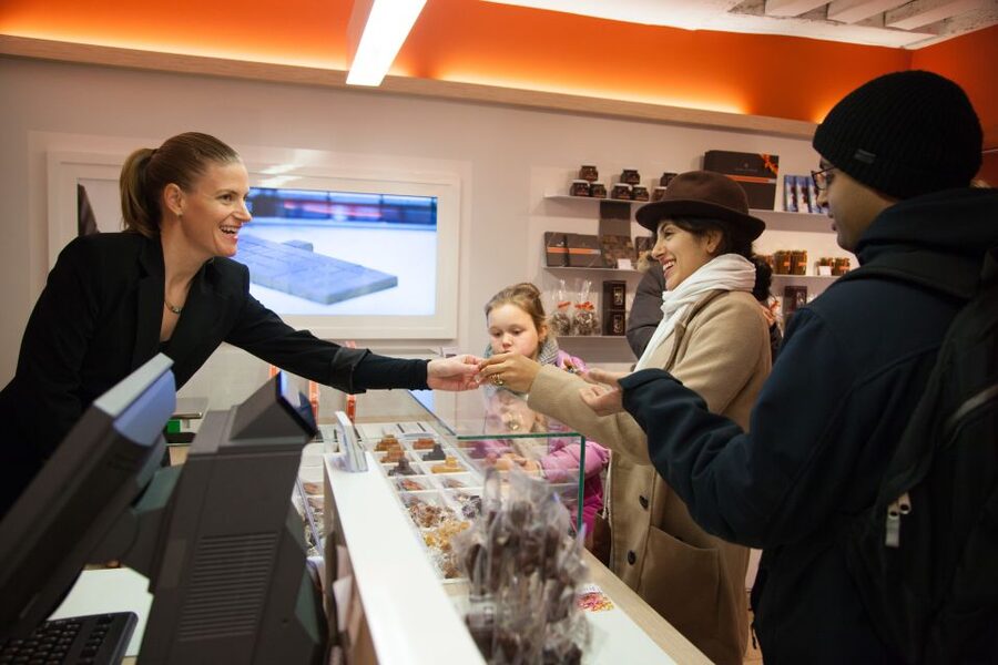 Saint-Germain-des-Prés: Pastry and Chocolate Walking Tour - What the small group changes