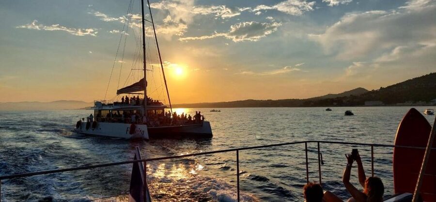 Saint-Raphaël : Sunset Cruise Cape Dramont & Golden Island - Key details at a glance